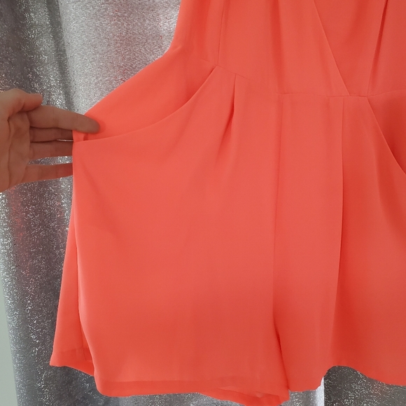 Coral flowy jumpsuit - Picture 2 of 6